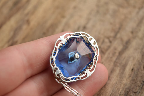Blue Art Deco Pendant Necklace